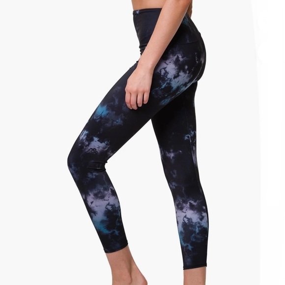 ONZIE TIE-DYE HIGH RISE CAPRIS XS - NWT - Picture 2 of 8